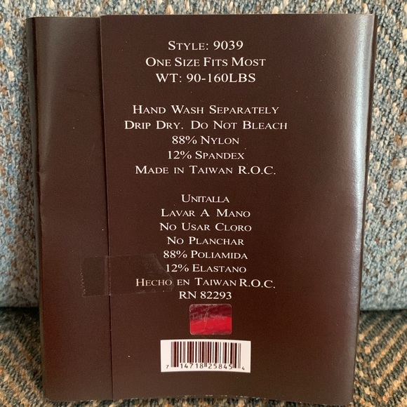 SUPER SEXY LEG AVENUE Crochet Net Stockings with Keyhole Backseam. - Picture 5 of 8